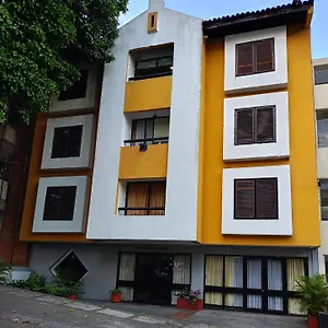 Edificio Neuchabel Habitación en casa particular Cali